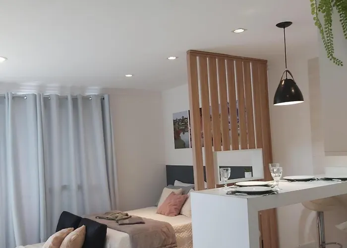 Lindo Studio Equipado Em Apartamento Clube Com Piscina Aquecida E Academia No Centro De Curitiba - Mid Home